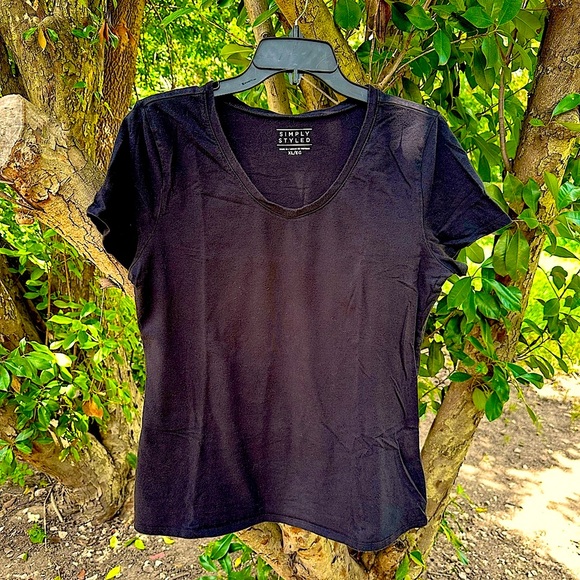 XL Simply Styled women’s black scoop neck t-shirt - Picture 6 of 9